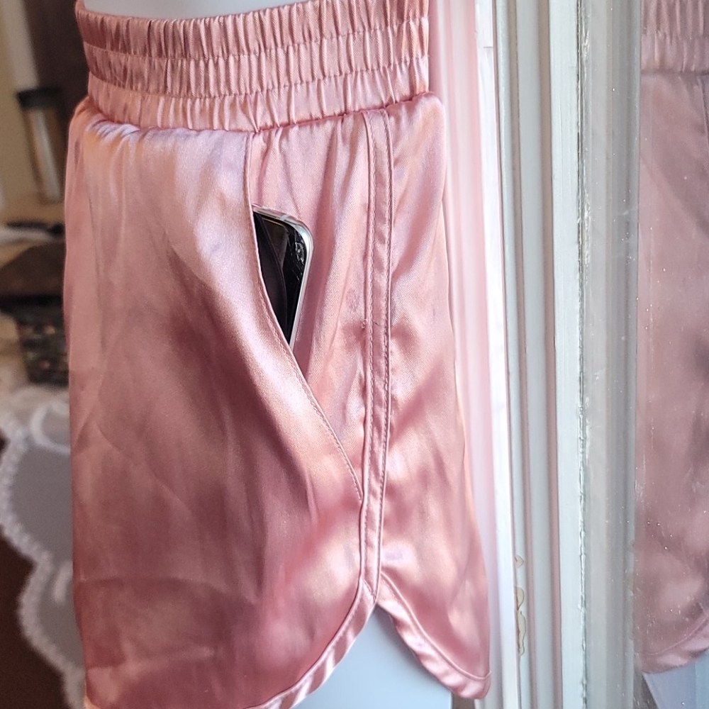 Shorts - Picture 2 of 6